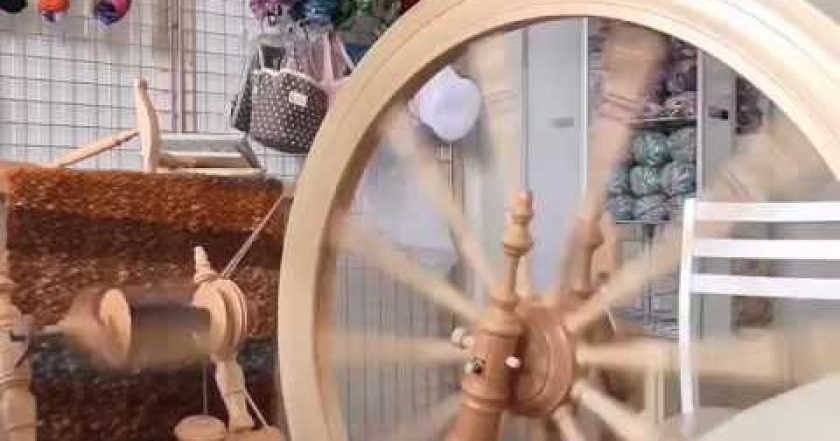 Kolovraty Kromski Symphony a Minstrel, předení, spinning wheel